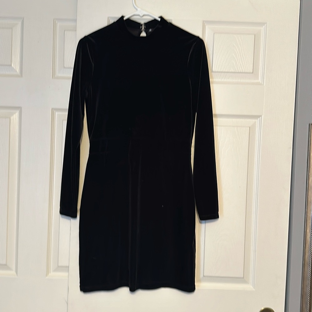 Black long Sleeve Velour  cut out in back dress by Divided size 14. B